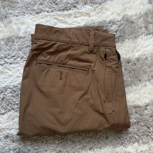 Vineyard Vines Men's On the Go Pant - Brown Chinos